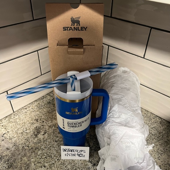 The Quencher H2.0 FlowState™ Tumbler | 40 OZ - Arctic Twist Limited Edition - Picture 5 of 5